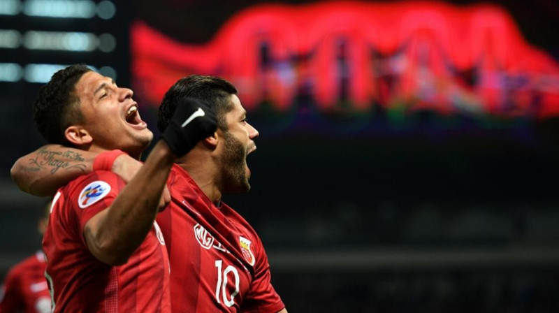 Elkesons atzīmē vārtu guvumu ar Halku
Foto: AP/Scanpix