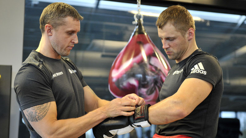 Sandis Kleins un Mairis Briedis. Foto: Romāns Kokšarovs/f64