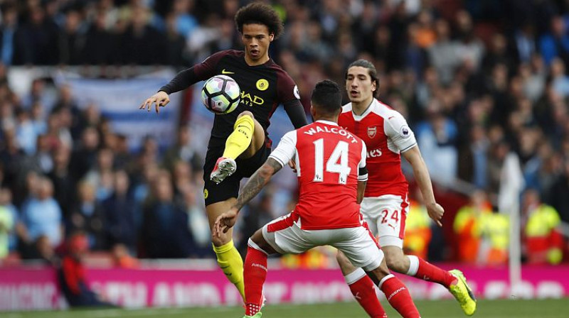 Gan Lerojs Sanē (pa kreisi), gan Teo Volkots atzīmējās ar vārtu guvumiem
Foto: Reuters/Scanpix