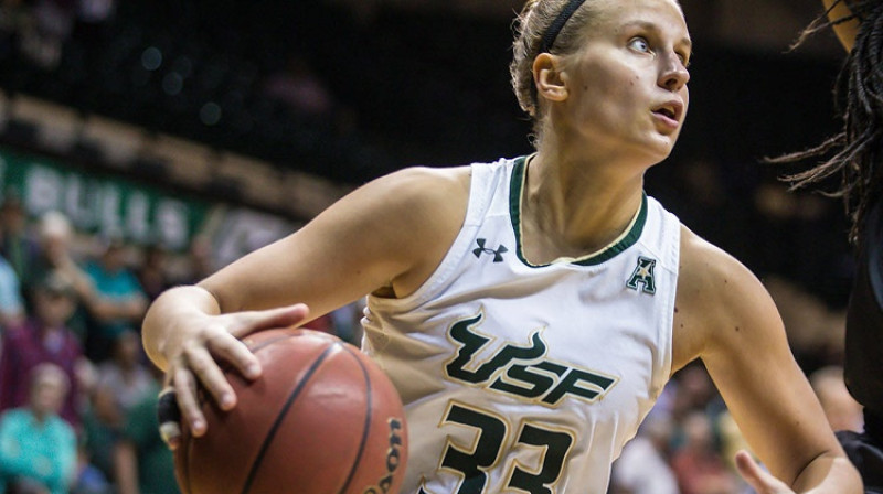 Kitija Laksa: viena no 42 spēlētājām, kuru sniegumu NCAA treneri novērtējuši ar "izcelšanas vērtu atzinību" (All-America Honorable mention)
Foto: USF