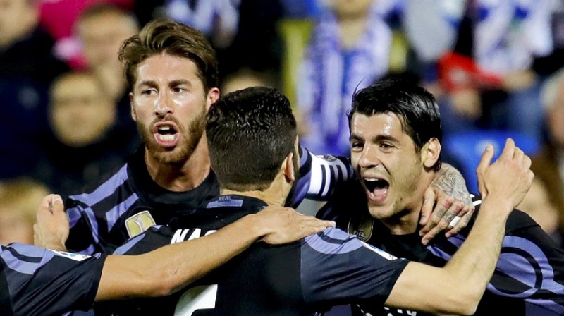 Alvaro Morata (pa labi) ar komandas biedriem
Foto: EPA/Scanpix