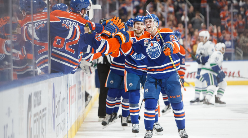 NHL rezultatīvākais spēlētājs 2016./2017. gada sezonā - Konors Makdeivids 
Foto: AFP/Scanpix