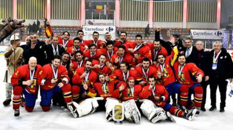 Rumānijas izlase pēc triumfa 2A divīzijas pasaules čempionātā.
Foto: iihf.com