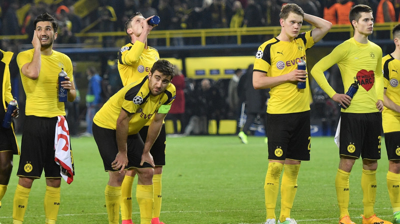 Dortmundes "Borussia" vīri pēc spēles 
Foto: AP / Scanpix
