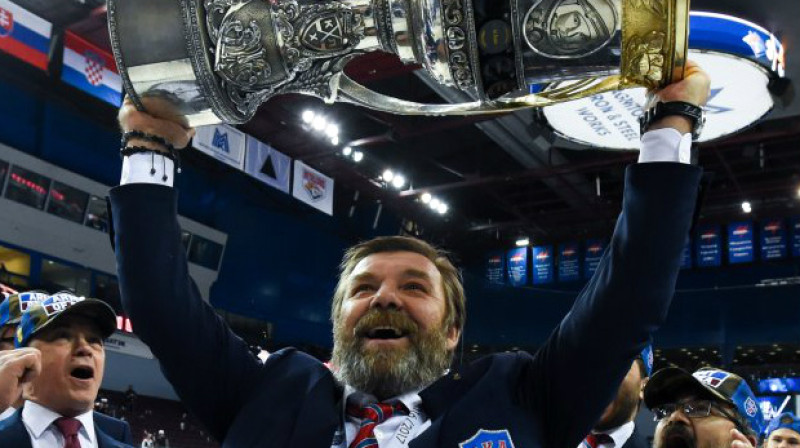 Oļegs Znaroks ar Gagarina kausu (2017)
Foto: ska.ru