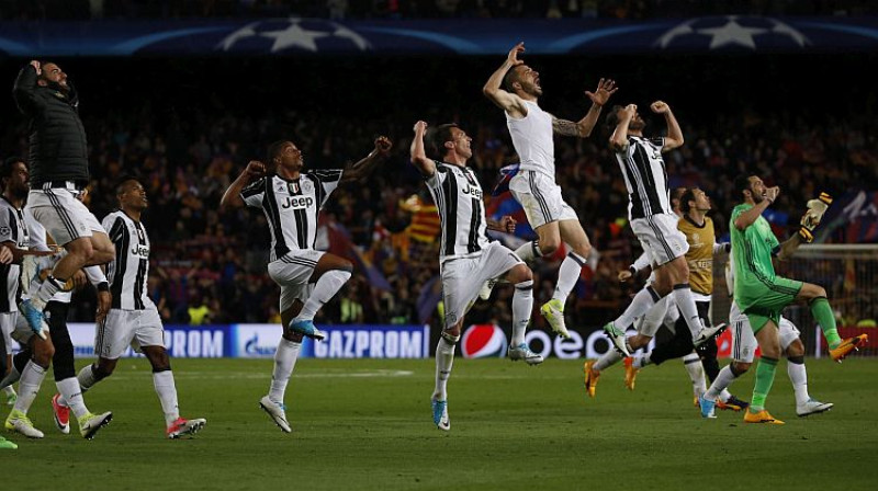 ''Juventus'' atzīmē izcīnīto uzvaru divu spēļu summā
Foto: AFP/Scanpix
