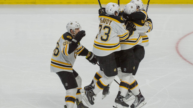 Šons Kurali un partneri priecājas par uzvaras vārtiem
Foto: USA Today Sports/Scanpix