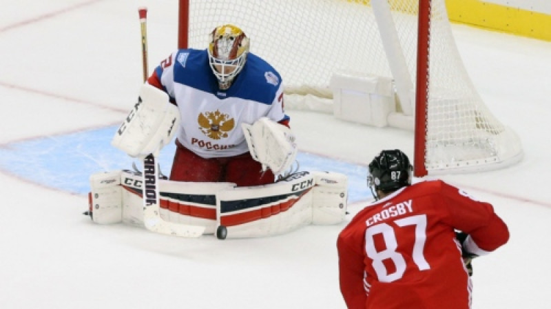 Sergejs Bobrovskis pret Sidniju Krosbiju
Foto: USA Today Sports/Scanpix