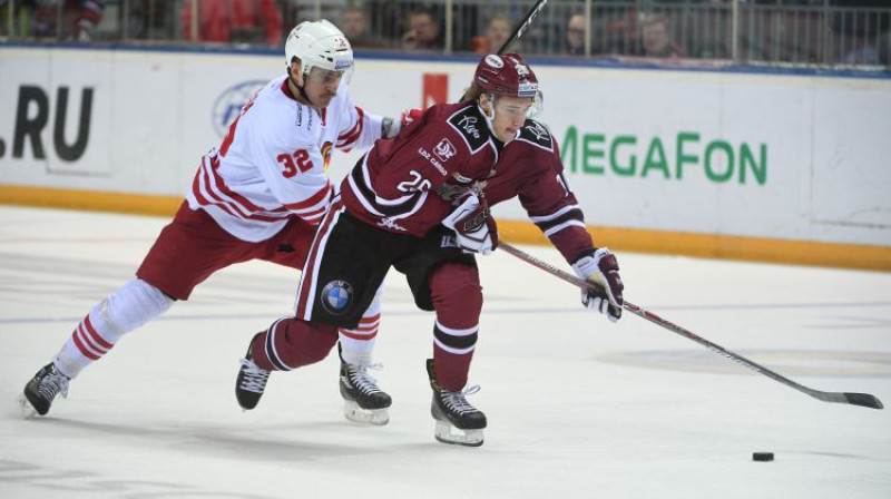 Artūrs Kulda un Uvis Balinskis
Foto: Romāns Kokšarovs/F64