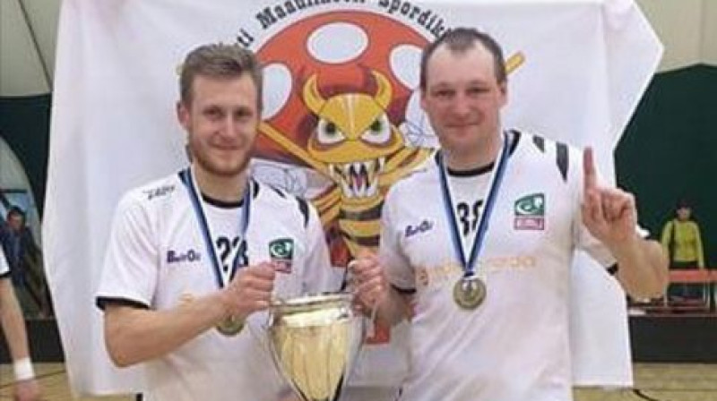 Jānis Tolmanis un Maksims Terehovs ar Igaunijas čempionu kausu