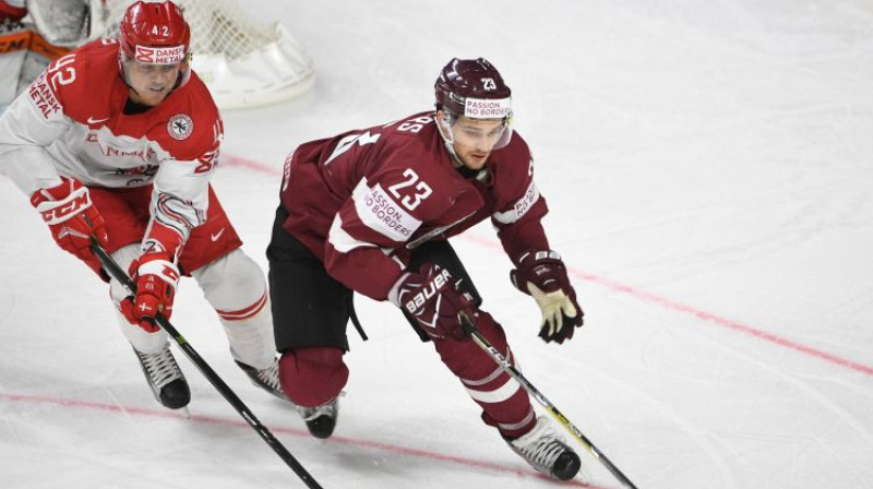 Teodors Bļugers spēlē pret Dāniju
Foto: Romāns Kokšarovs/F64