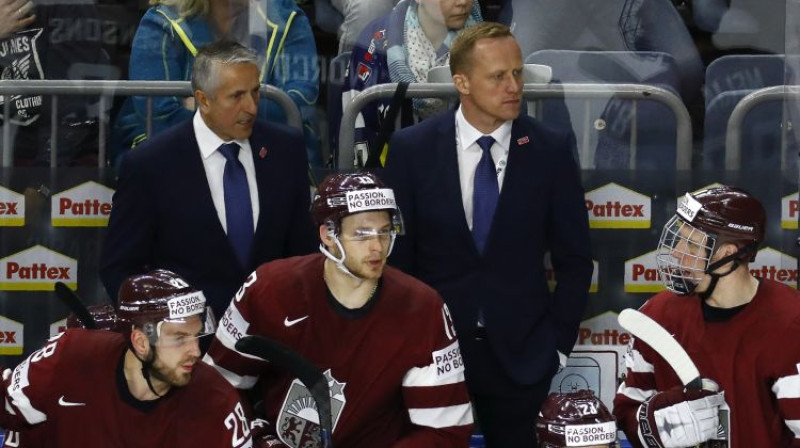 Bobs Hārtlijs uz Latvijas izlases komandtiltiņa spēlē pret Dāniju
Foto: REUTERS/Scanpix
