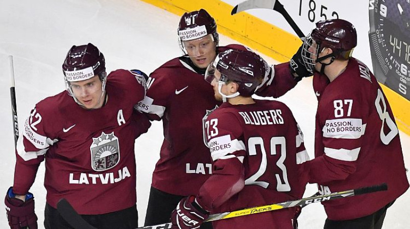 Latvijas izlase atzīmē Ginta Meijas vārtu guvumu
Foto: Sputnik/Scanpix