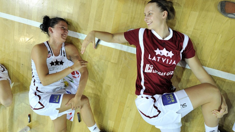 Kitija Laksa un Dita Rozenberga 2015. gada Eiropas čempionātā Ungārijā
Foto: Romāns Kokšarovs, f64