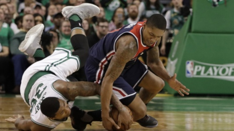 Markuss Smārts pret Bredliju Bīlu
Foto: USA Today Sports/Scanpix