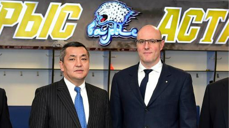 "Barys" prezidents Askars Šopobajevs un KHL prezidents Dmitrijs Černišenko 
Foto: khl.ru