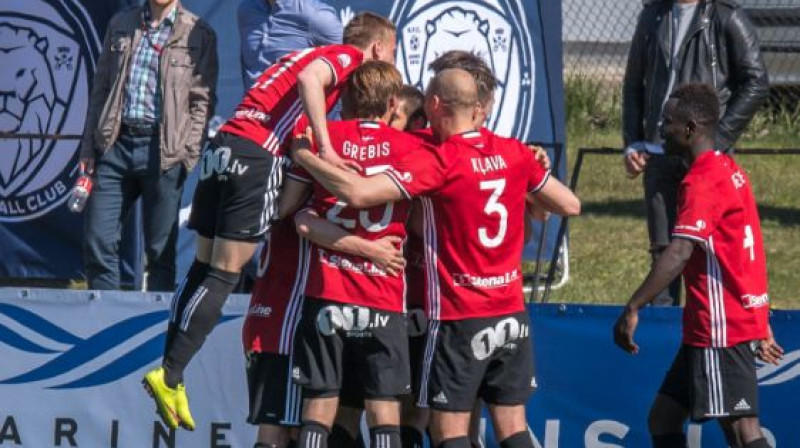 "Liepājas/Mogo" futbolisti atzīmē vārtu guvumu
Foto: rigafc.lv