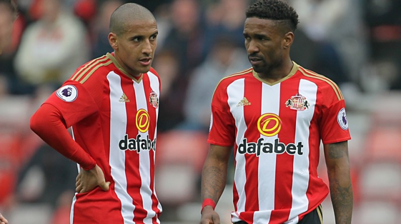Neskatoties uz Džermena Defo (pa labi) rezultativitāti, ''Sunderland'' bezcerīgi izkrita no Premjerlīgas.
Foto: AP/Scanpix