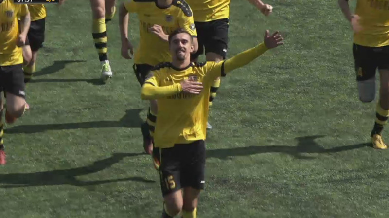 Uzvaras vārtu autors Alekss Regža.