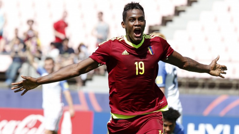 Venecuēla šokējusi visus ar savu pārliecinošu futbolu, esot dominējoša gan aizsardzībā, gan uzbrukumā. 

Foto: AP/Scanpix