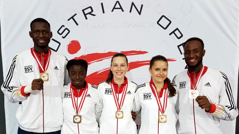 Jolanta Tarvida un Inese Tarvida vācu klubā, pieaugušo dubultzelts Austrijā
Foto: tcc-friedrichshafen.de