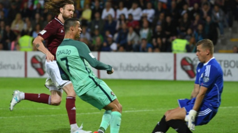 Andris Vaņins pret Krištianu Ronaldu
Foto: Romāns Kokšarovs/f64