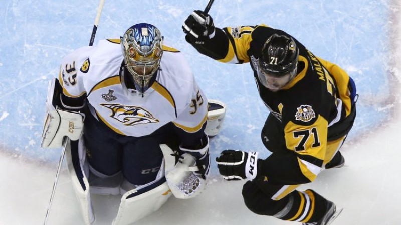 Peka Rinne un Jevgeņijs Malkins
Foto: AP/Scanpix