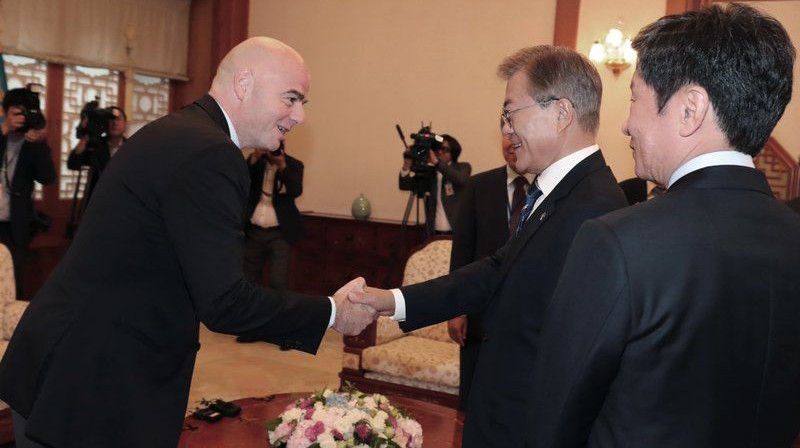 Džanni Infantīno un Muns Dže-ins
Foto: AP/Scanpix