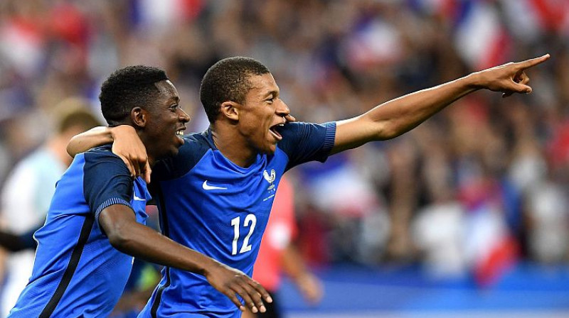 Usmans Dembelē un Kilians Mbapē
Foto: AFP/Scanpix