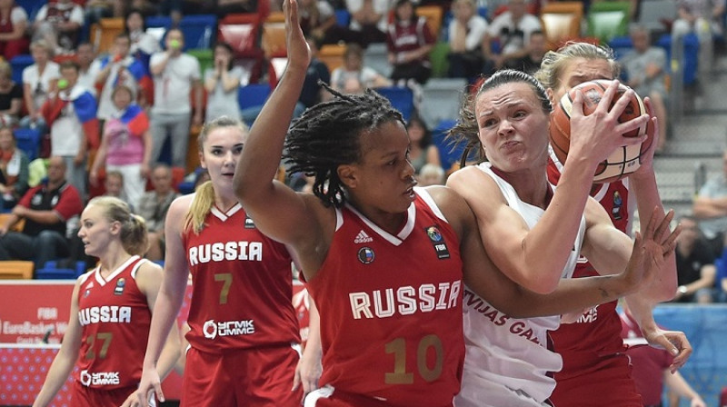 Anete Šteinberga cīņā ar Epifāniju Prinsu
Foto: fiba.com