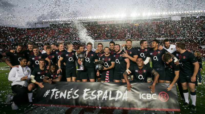 Anglijas izlase pēc triumfa sērijā pret Argentīnu (2-0).
Foto: AFP/Scanpix
