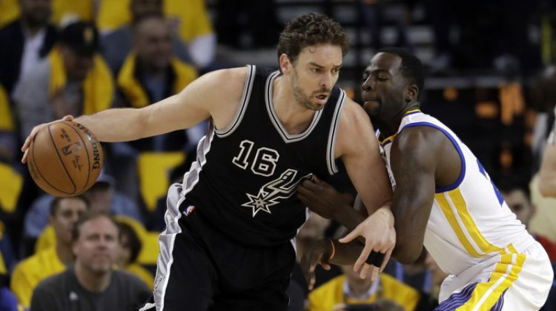 Pau Gazols spēlē pret "Warriors"
Foto: AP/Scanpix