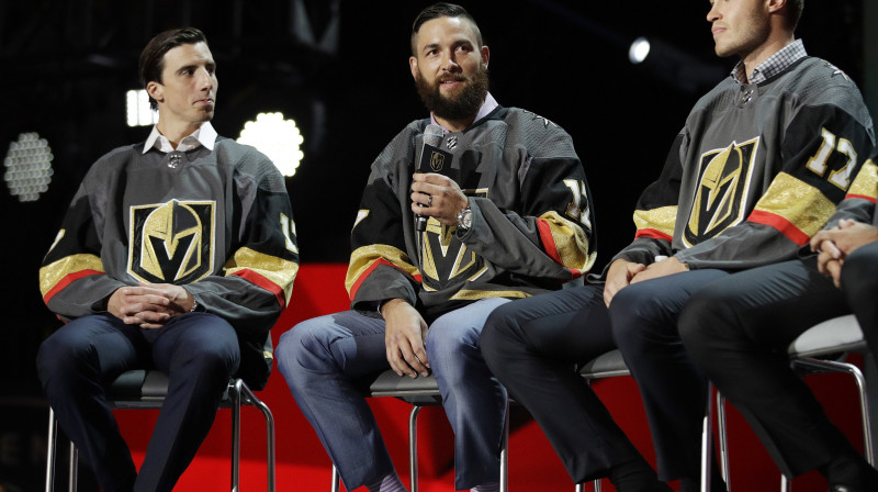 ''Golden Knights'' jaunieguvumi - no kreisās - Marks Andrē Flerī, Deriks Engelands un Breidens Maknebs
Foto: AP/Scanpix