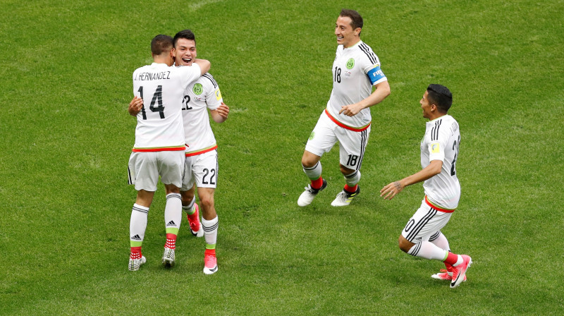 Meksikas izlases futbolisti svin otro vārtu guvumu
Foto: Reuters/Scanpix