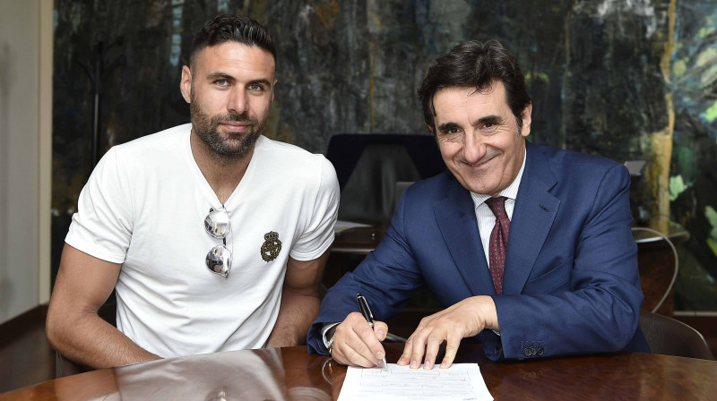 Salvatore Sirigu līguma parakstīšanas brīdī
Foto: LaPresse/Scanpix