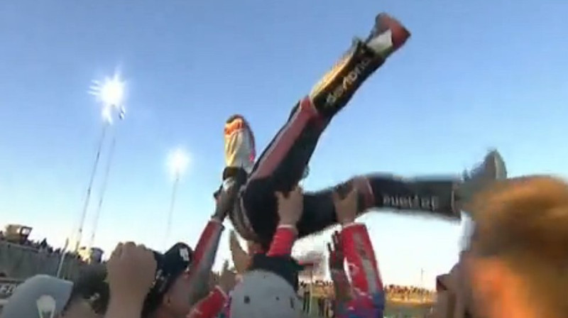 Andžejs Ļebedevs partneru ielenkumā