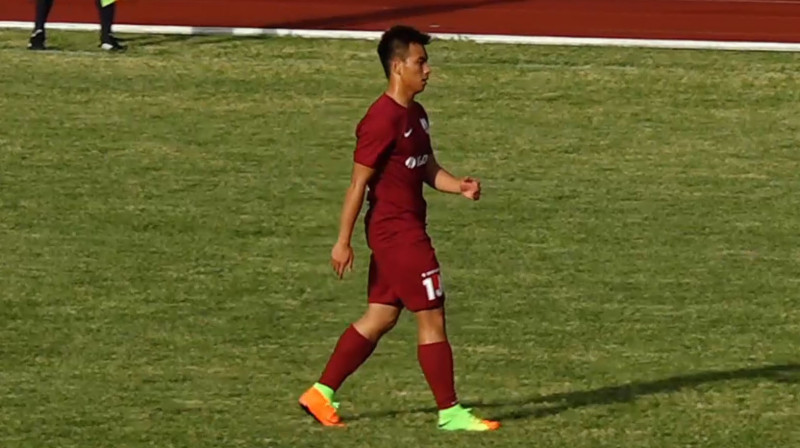 Trīs vārtu autors Klērs Hē