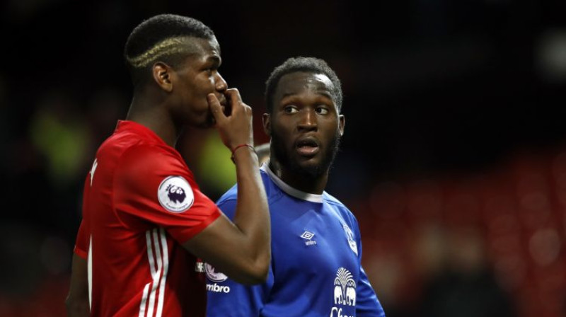 Pols Pogbā un viņa jaunais komandas biedrs Romelu Lukaku. Viņu abu iegādei "United" iztērējusi 185 miljonus eiro
Foto: PA Wire/PA Images/Scanpix