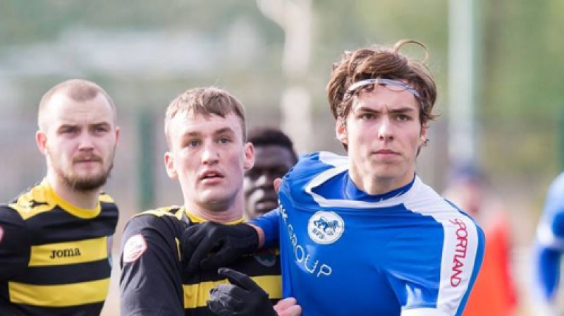 Verners Apiņš cīņā pret Robertu Uldriķi
Foto: FK RFS