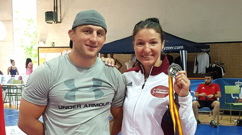 Treneris Armands Zvirbulis un Anastasija Grigorjeva 
Foto: Latvijas Cīņas federācija