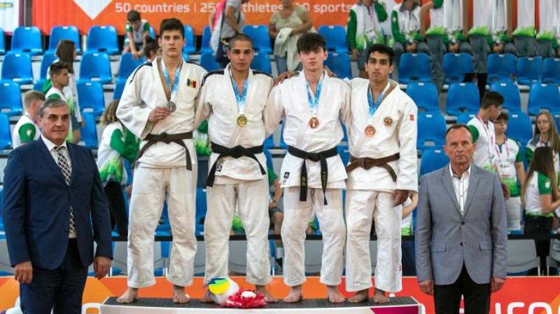 Eiropas jaunatnes olimpiādes laureāti, Artjoms Galaktionovs (uz pjedestāla otrais no labās) 
Foto: Gabriel Juan / eju.net
