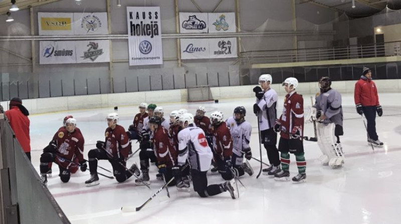 "Rīgas" hokejisti treniņā
Foto: Hkr.lv
