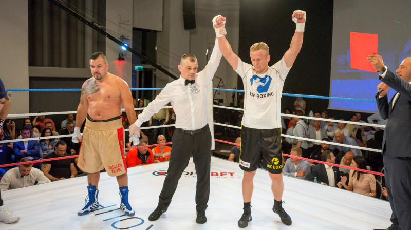 Guliāns Ilje un Nikolajs Grišuņins
Foto: Edgars Cipans / LNK Boxing Night