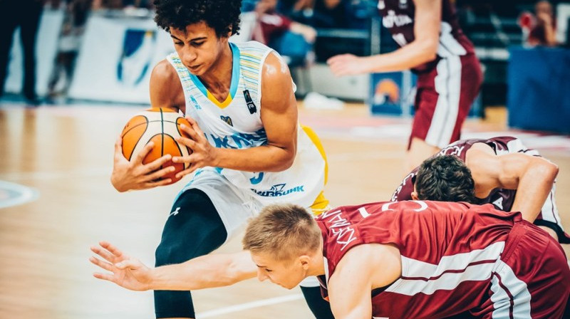 Isufs Sanons ar bumbu
Foto: FIBA.com