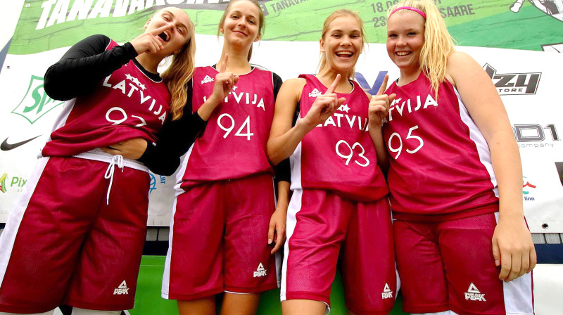 Latvijas U18 izlases meitenes pēc uzvaras “Sprite Streetball” – Igaunijas čempionāta – noslēguma posmā “Tallinn Open”.
Publicitātes foto