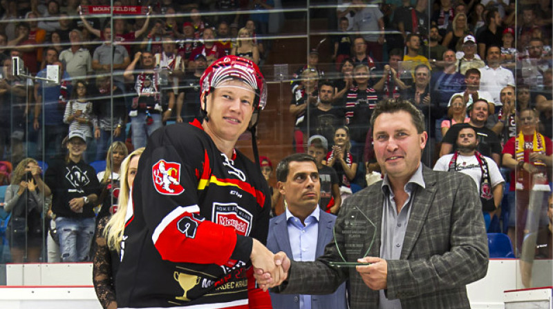 Andris Džeriņš saņem turnīra MVP balvu
Foto: Stanislav Souček / mountfieldhk.cz