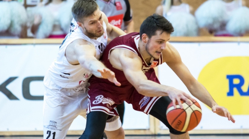 Taurs Jogela ar bumbu
Foto: Lāsma Irša
