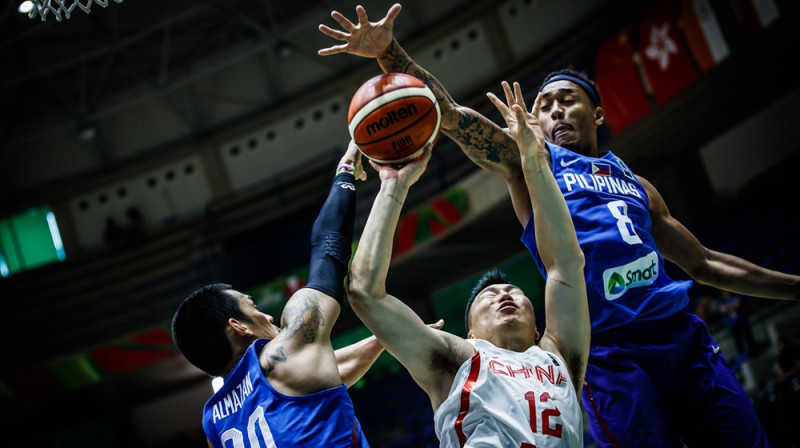 Filipīnu izlases spēlētāji aizsardzībā
Foto: FIBA