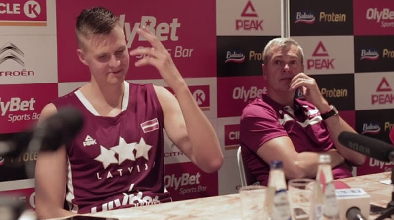 Kristaps Porziņģis un Ainars Bagatskis
Foto: Ekrānuzņēmums