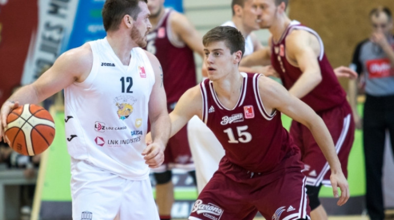 Dāvis Geks aizsardzībā
Foto: Lāsma Irša